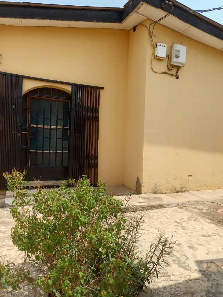 6 Flats For Sale In Peace Estate, Aboru